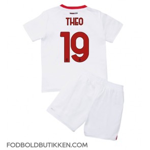 AC Milan Theo Hernandez #19 Udebanetrøje Børn 2022-23 Kortærmet (+ Korte bukser)